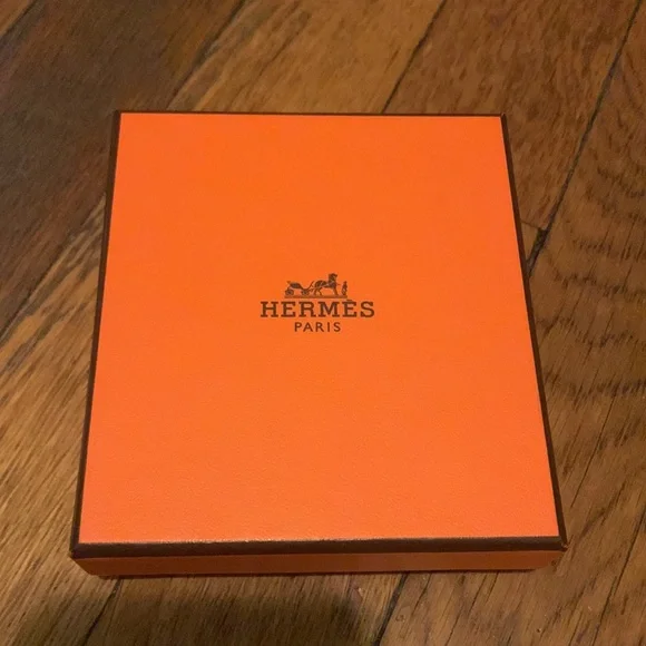 Hermes O’Maillon Pendant in box - Picture 4 of 4